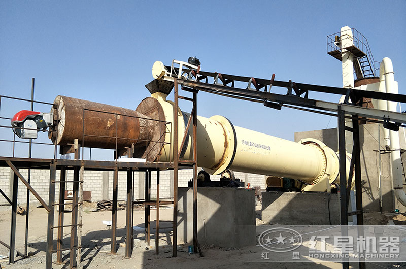 生產(chǎn)現(xiàn)場的設備正在工作